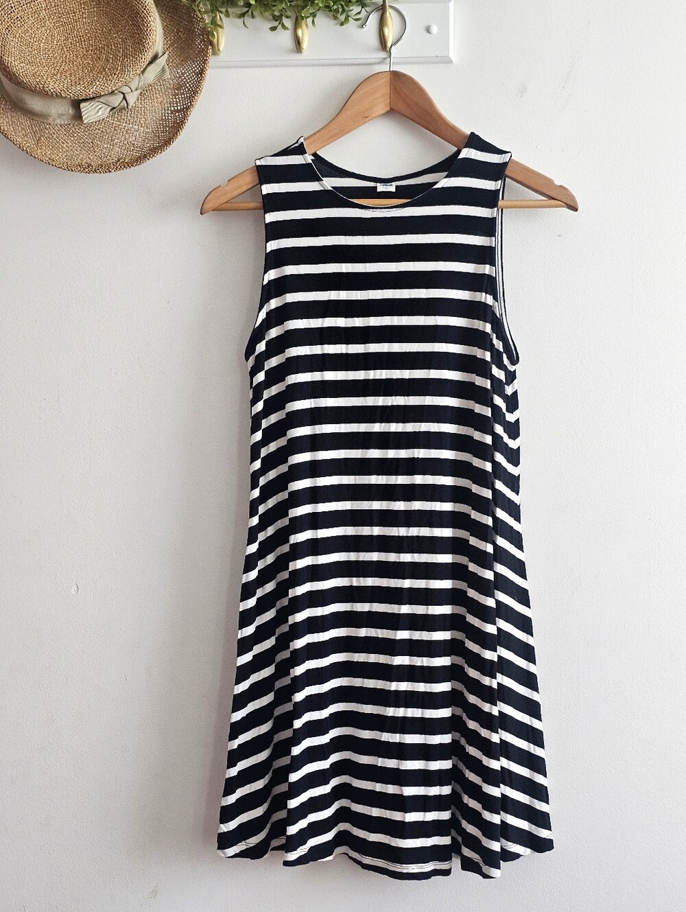 Old Navy Women’s Medium Black White Striped Sleeveless Swing Dress